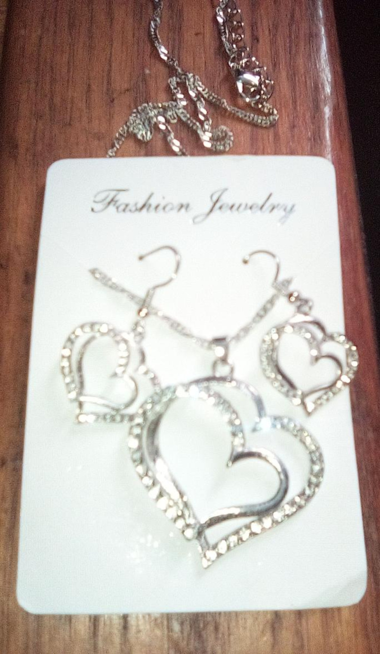 Fashion Jewelry Rhinestone Heart Pendant Necklace Earrings Set Silver Tone